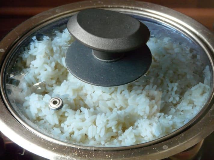 Cara Memasak Nasi Menggunakan Kompor Gas atau Kompor Tungku