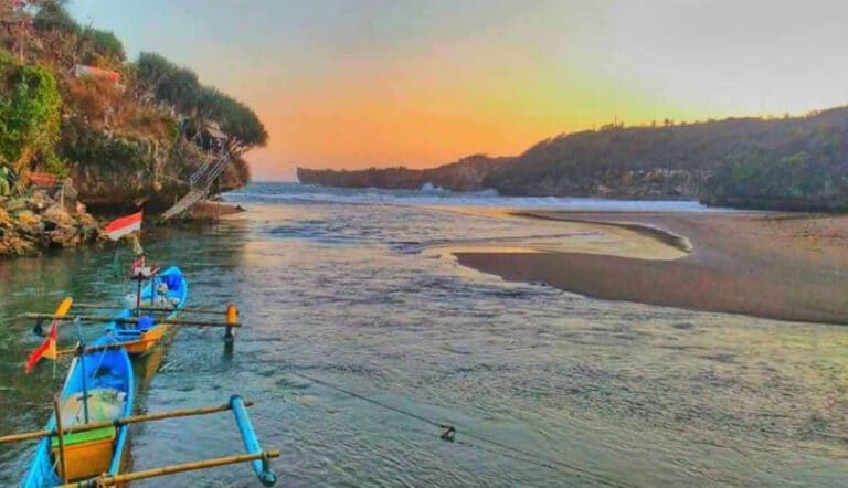 Pantai Baron Gunung Kidul Wisata Pantai Air Tawar + Pasir Hitam